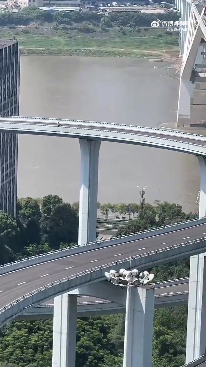 这摩托车能否行驶在这条路上