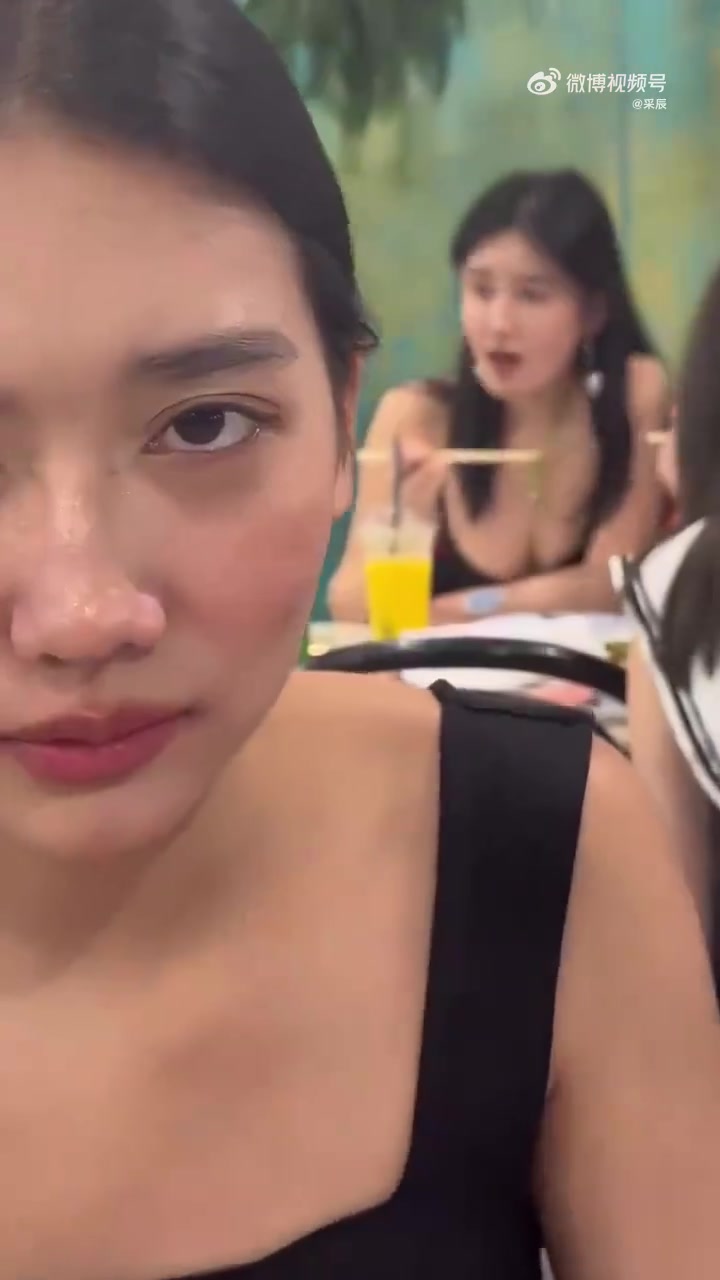 吃碗里的看锅里的！眼神能让我窒息！！