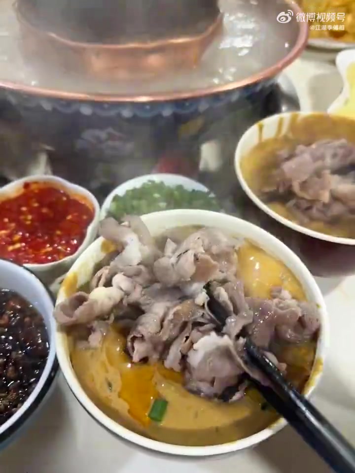 天冷了，该吃铜锅涮肉了下雪天送火锅食材
