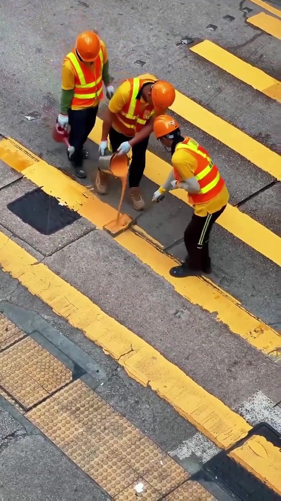 人行道划线，一秒可踩，很实用