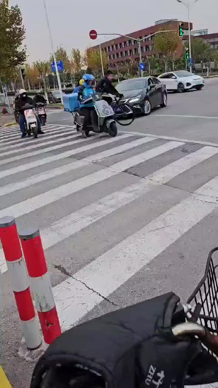 现在的人脾气都很暴躁啊