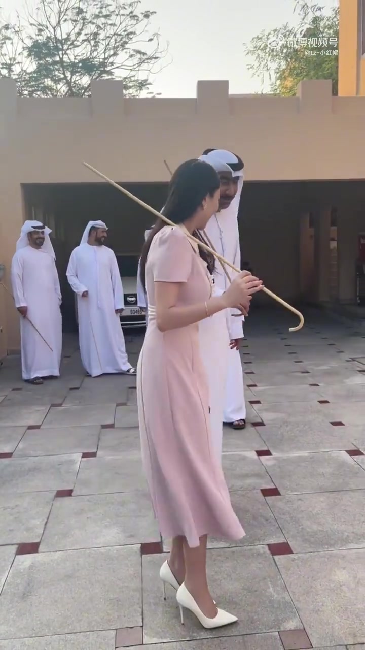 这个舞不太好学啊，如果头上没有一块布，跳起也不像