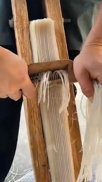 不懂就问，这种工艺和用漏勺做的粉条口感有啥不同