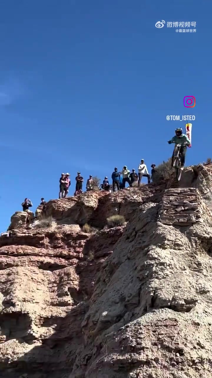 太牛逼了！最开始我还以为他失误从悬崖掉下去了