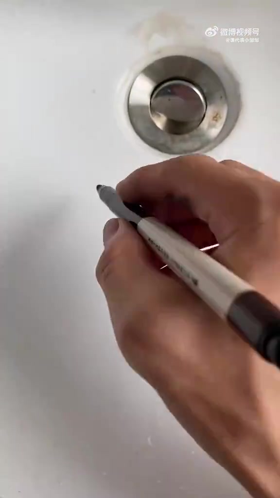 原来黑笔真的能写出白字，你知道是怎么做到的吗