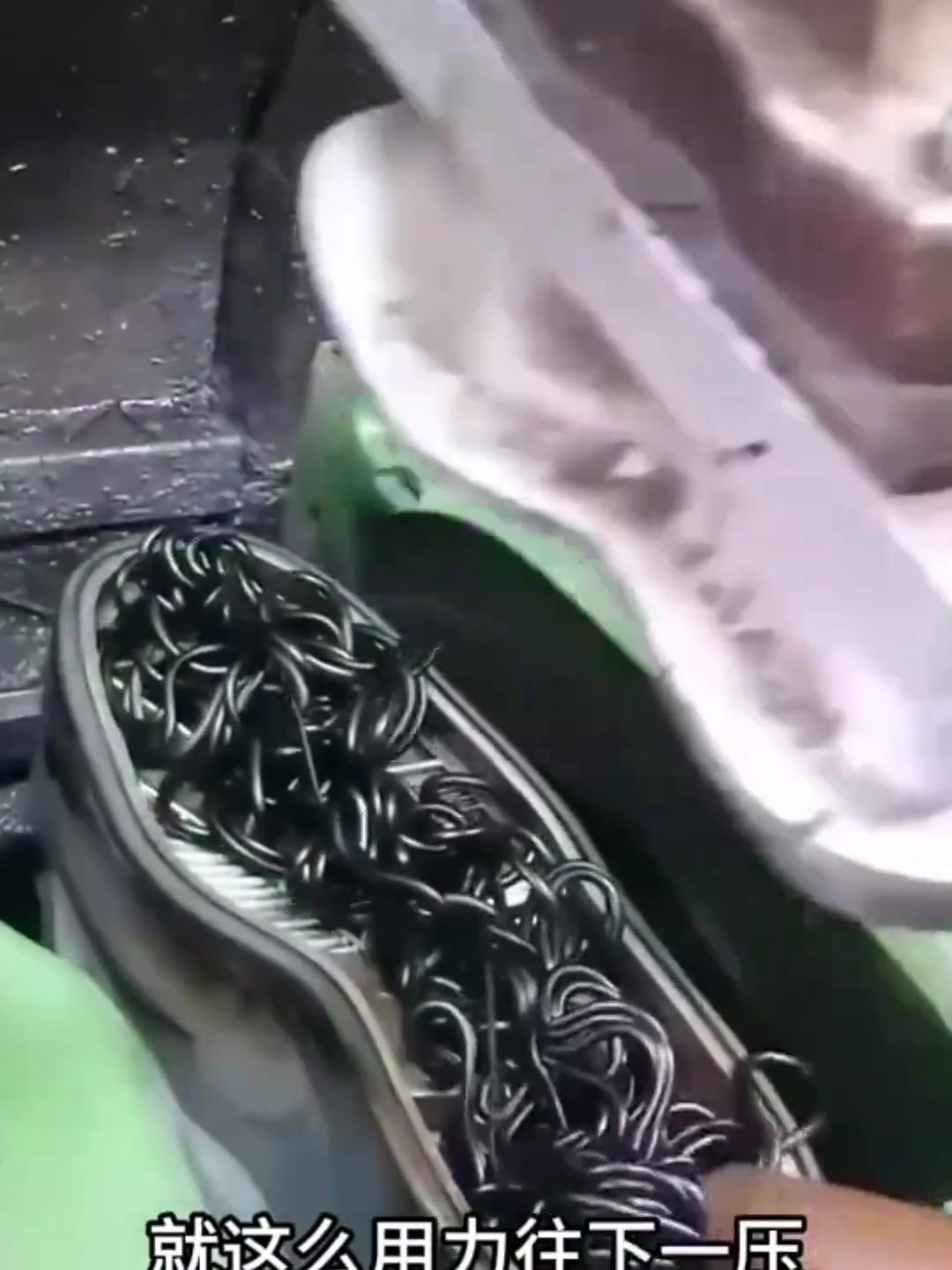 原来鞋底是这样制作的