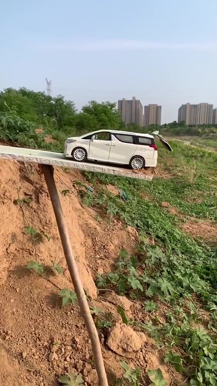 差点以为是玩具车