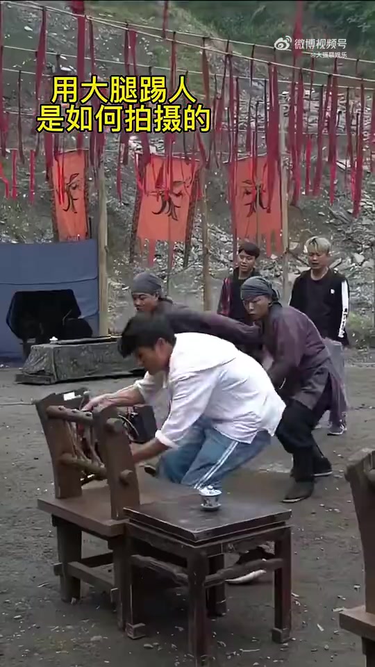 电视剧里飞腿踢人原来是这么拍的！