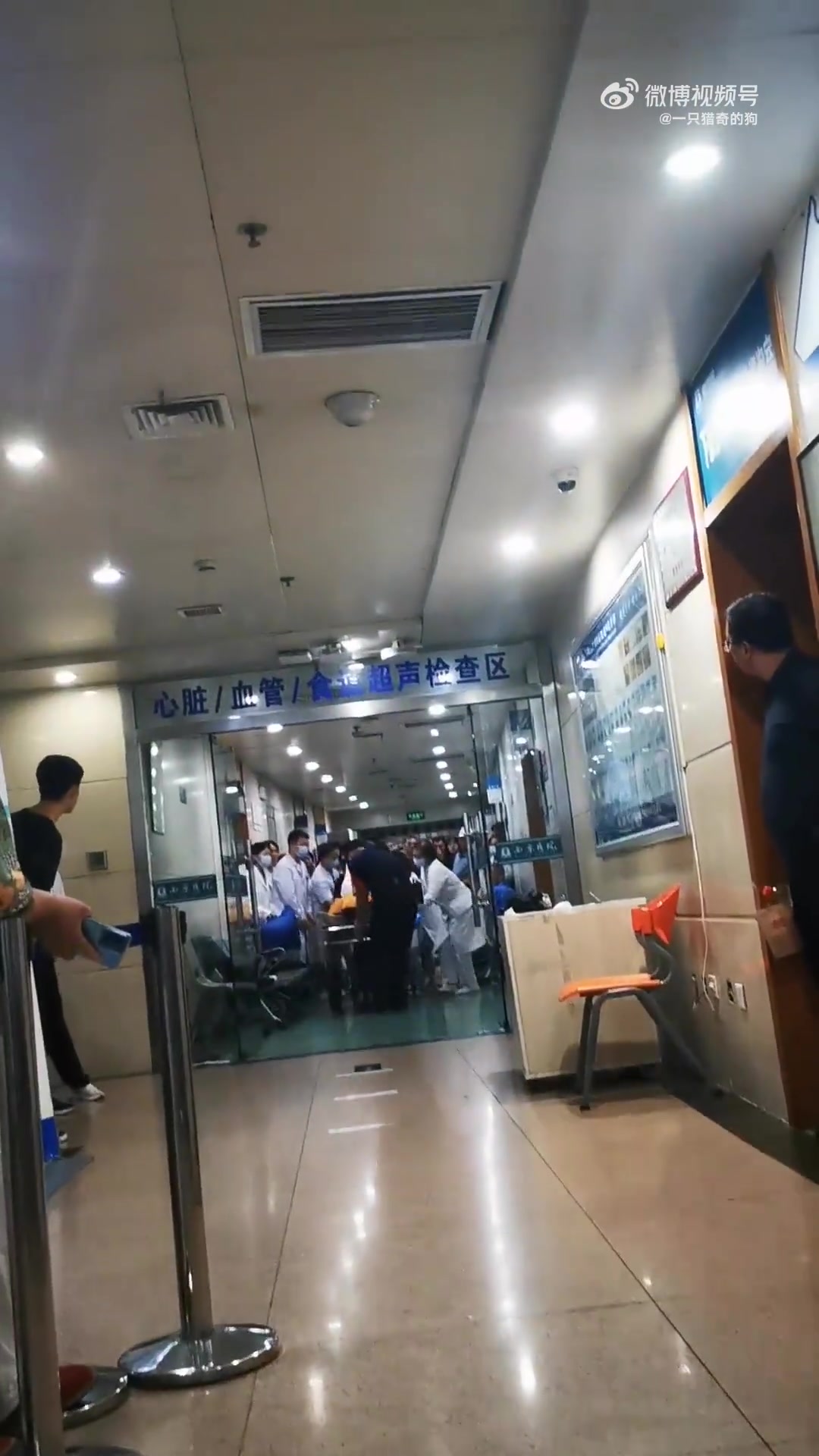 紧急抢救的场景，和电视剧里的一模一样！