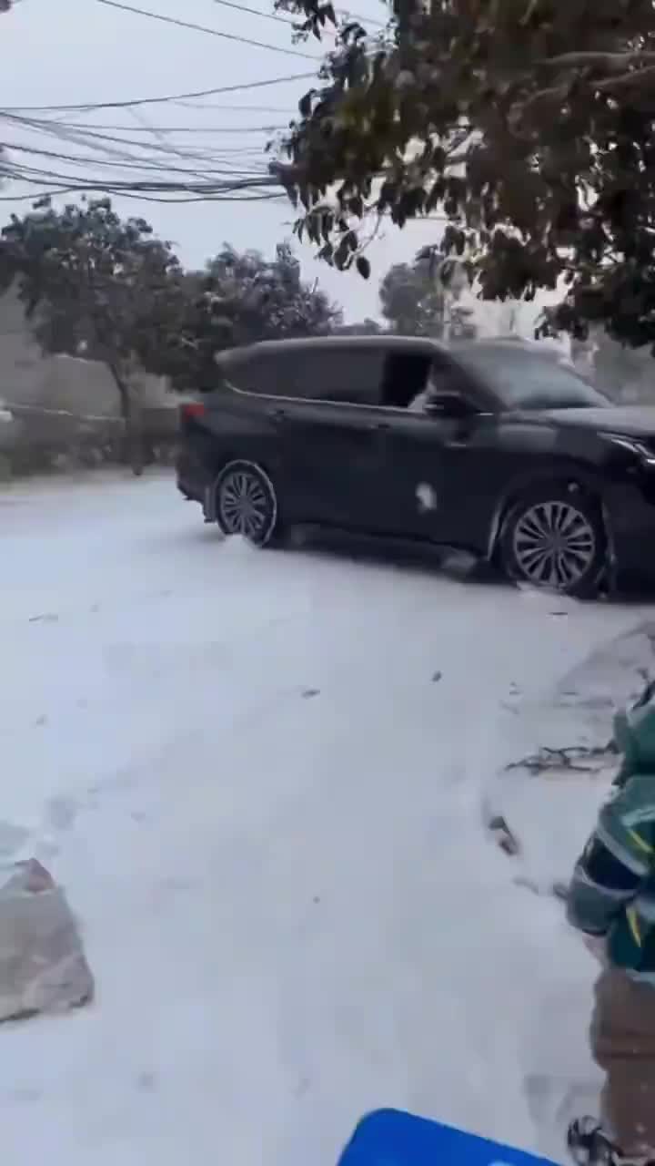 这要是没有东西挡住不得一直往下滑啊