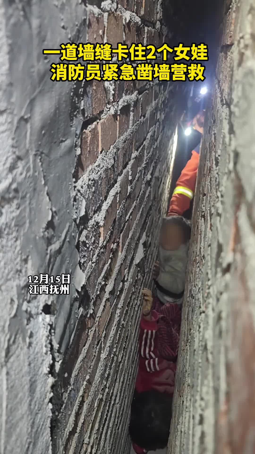 要么把这个巷子留宽点，要么把巷子两头堵上，不然潜在隐患啊！