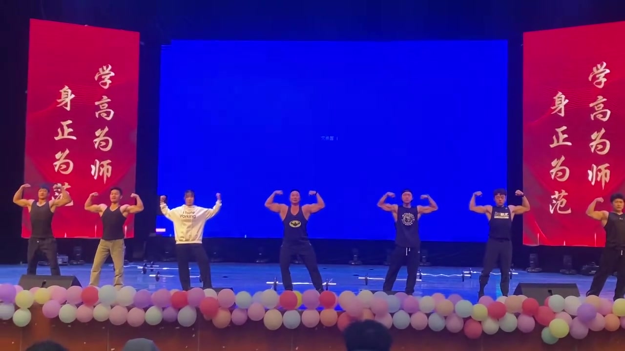 女生：不知道啊，说加学分我就来了！！！