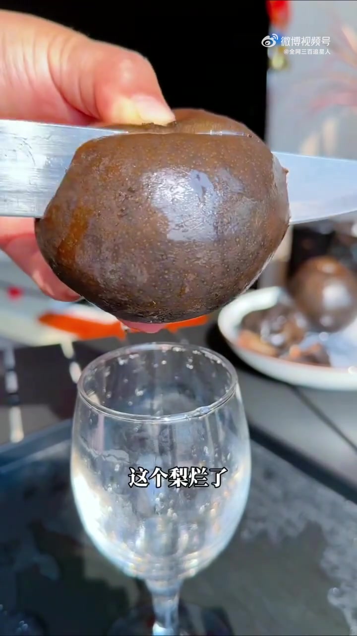 我冻过，比铁锤还硬，还没来得及解冻我外婆给扔了