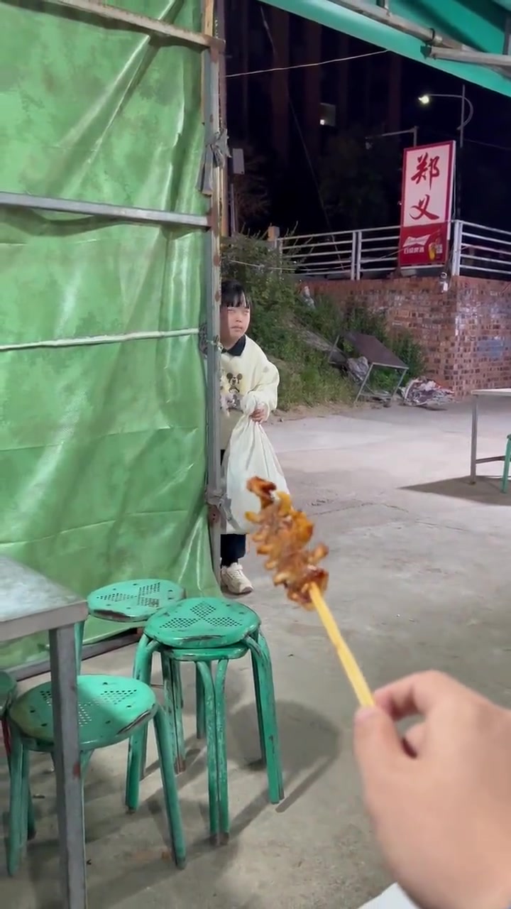 她干净懂礼貌，沟通无障碍，妈妈一定很优秀