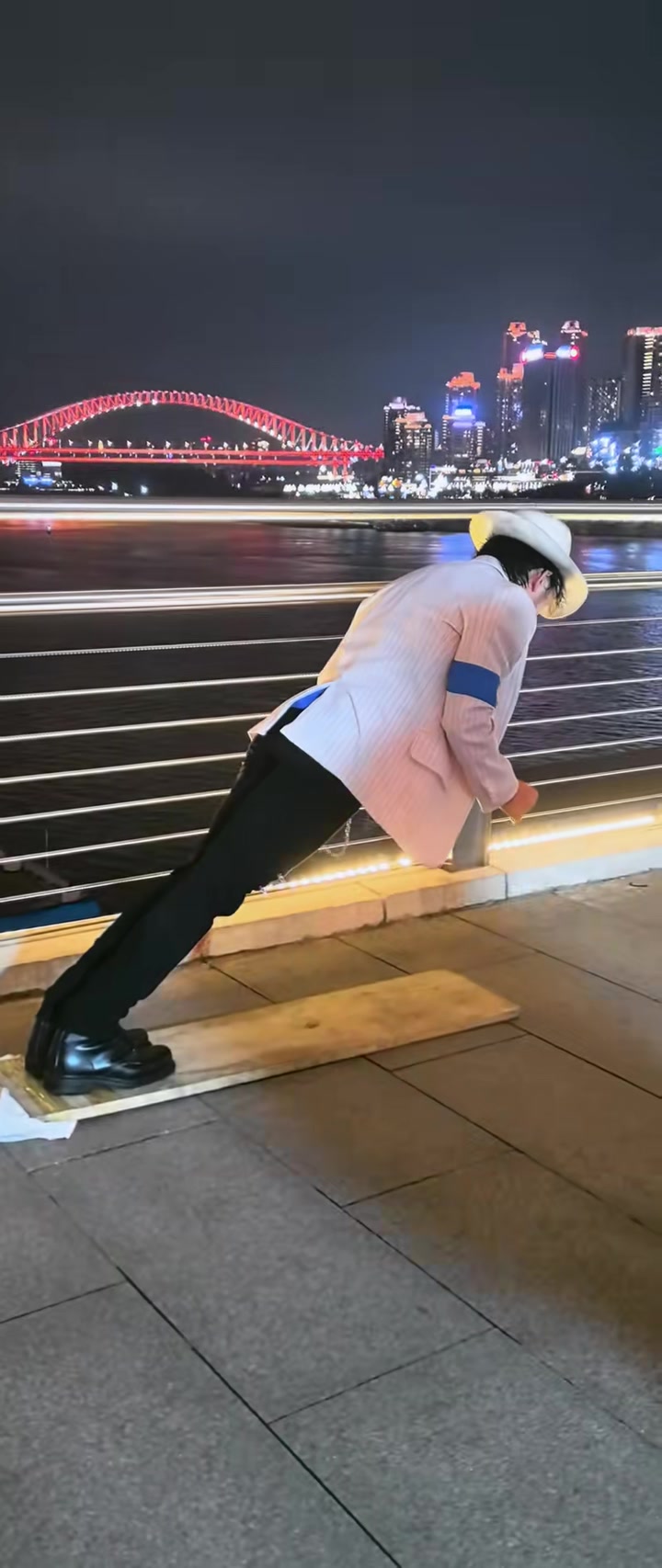 模仿杰克逊还是需要一些技巧的