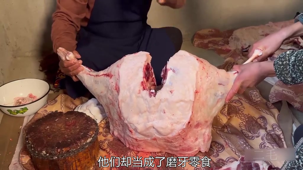 想吃吗独具特色的羊尾油，刚出锅就售卖一空