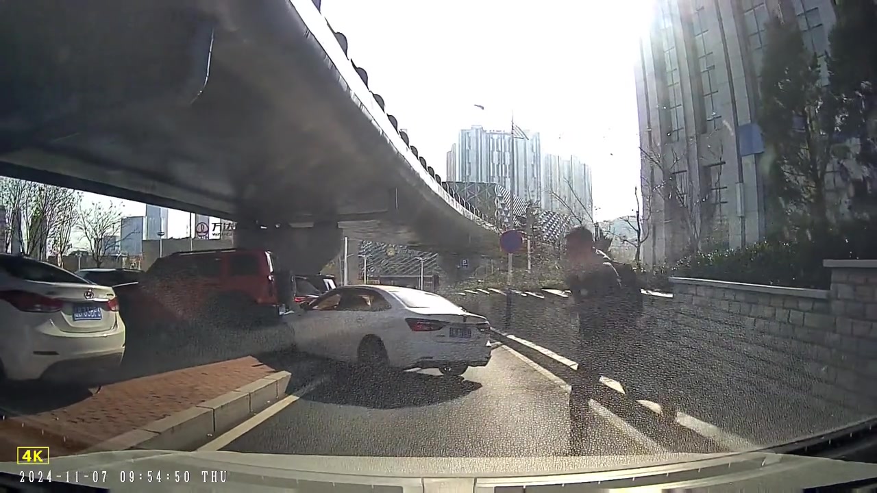 换个警惕性底的，吃瓜都要吃到自己头上