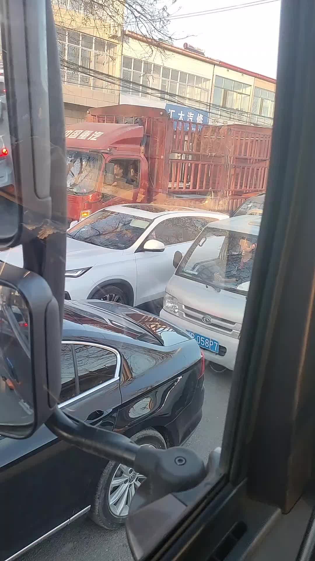 看到这样的，我都怀疑是不是我逆行！