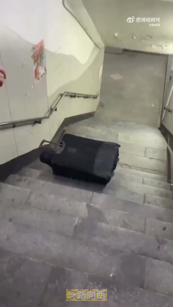 无敌风火轮！还是大学生会玩！只不过不要命了！