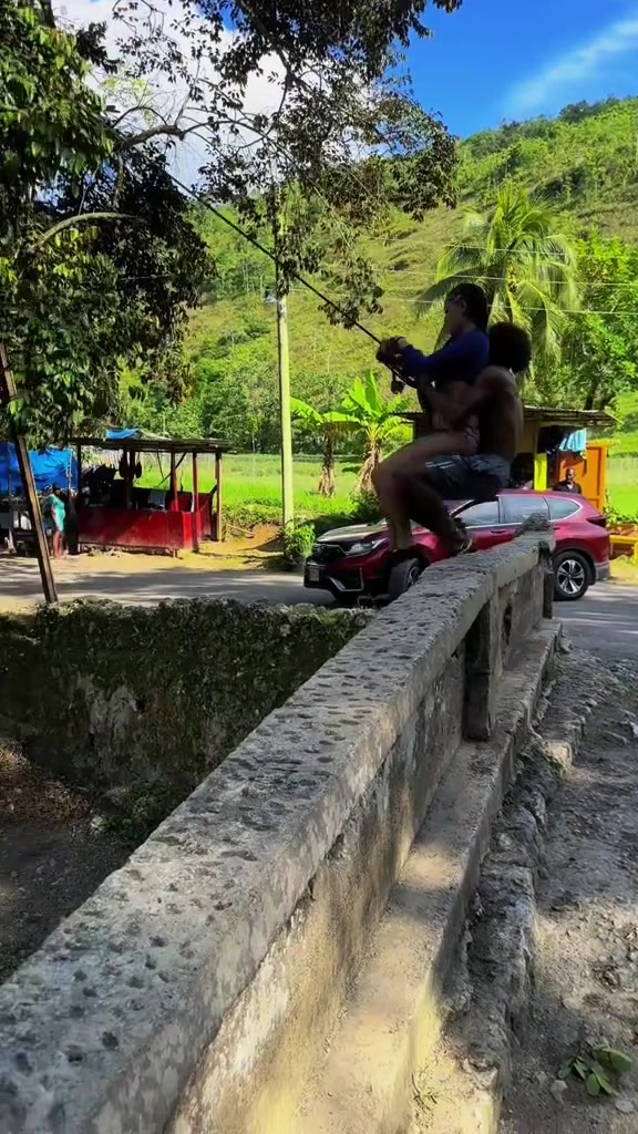 男女双飞这个户外活动看着危险实则一点也不安全！
