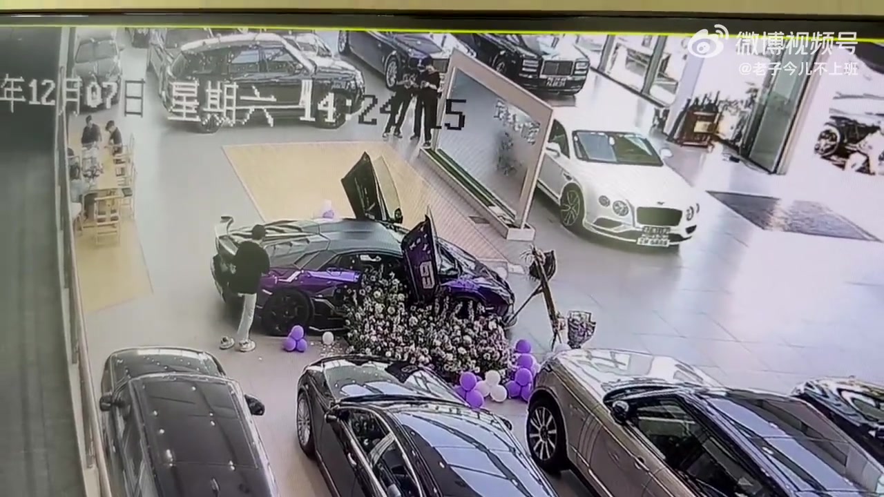 小伙子，恭喜你成为尊贵的兰博基尼车主