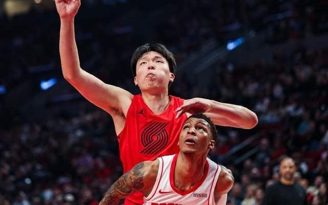 惨遭双杀！别再依赖杜兰特了，乌度卡不满发声，还点名批评史密斯