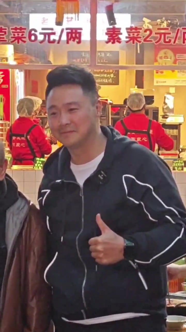这是潘长江吗！感觉好久没见到他了！