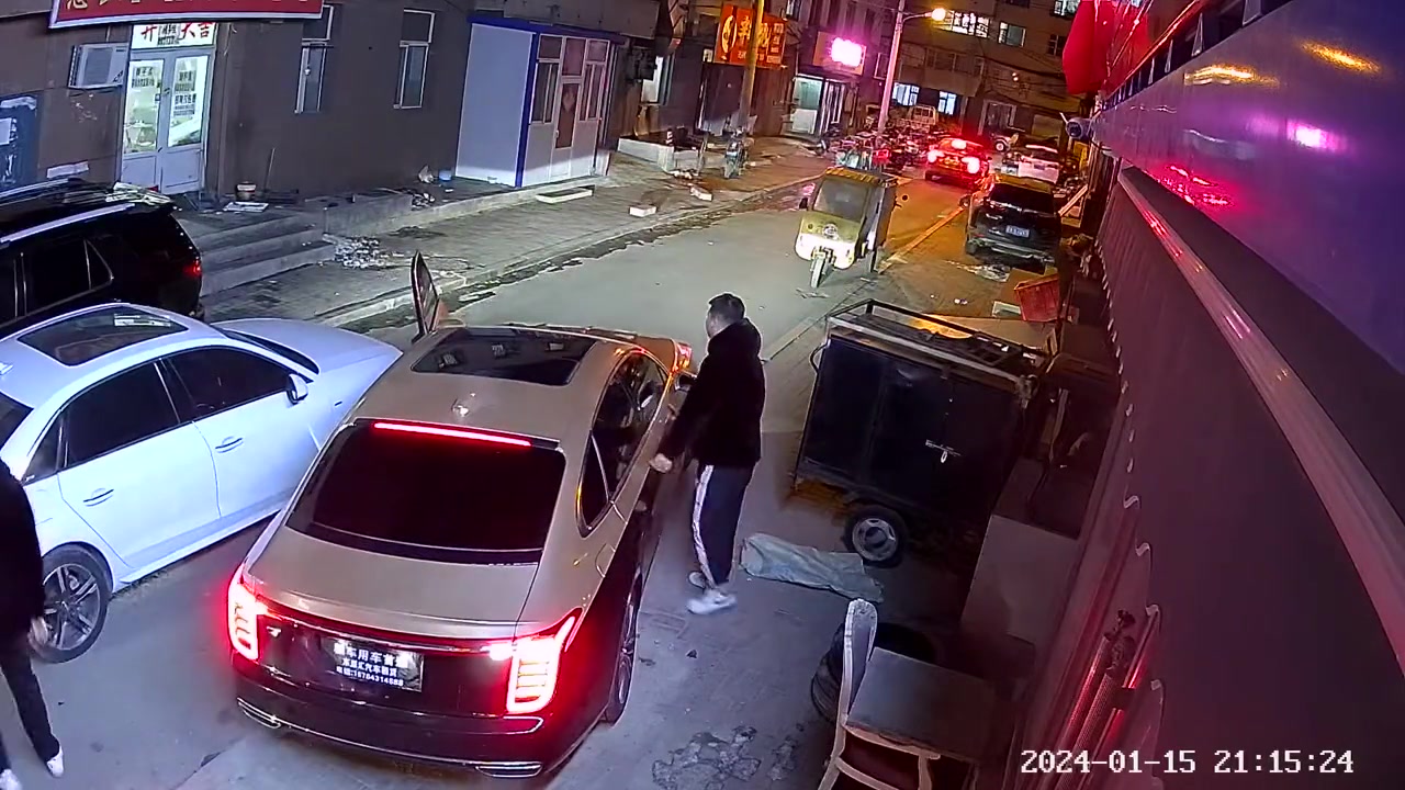 都上到车里了，咋就不能踩脚刹车呢