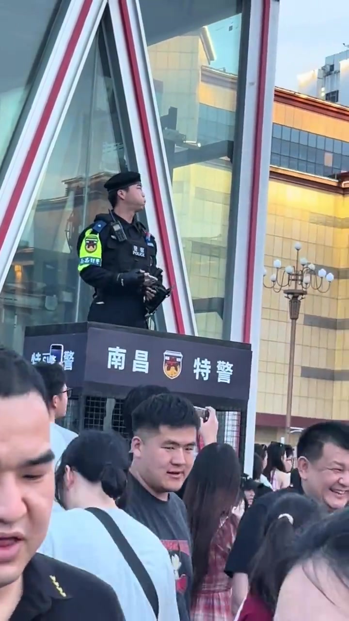 哈哈哈哈哈哈哈无奈但是还要继续干