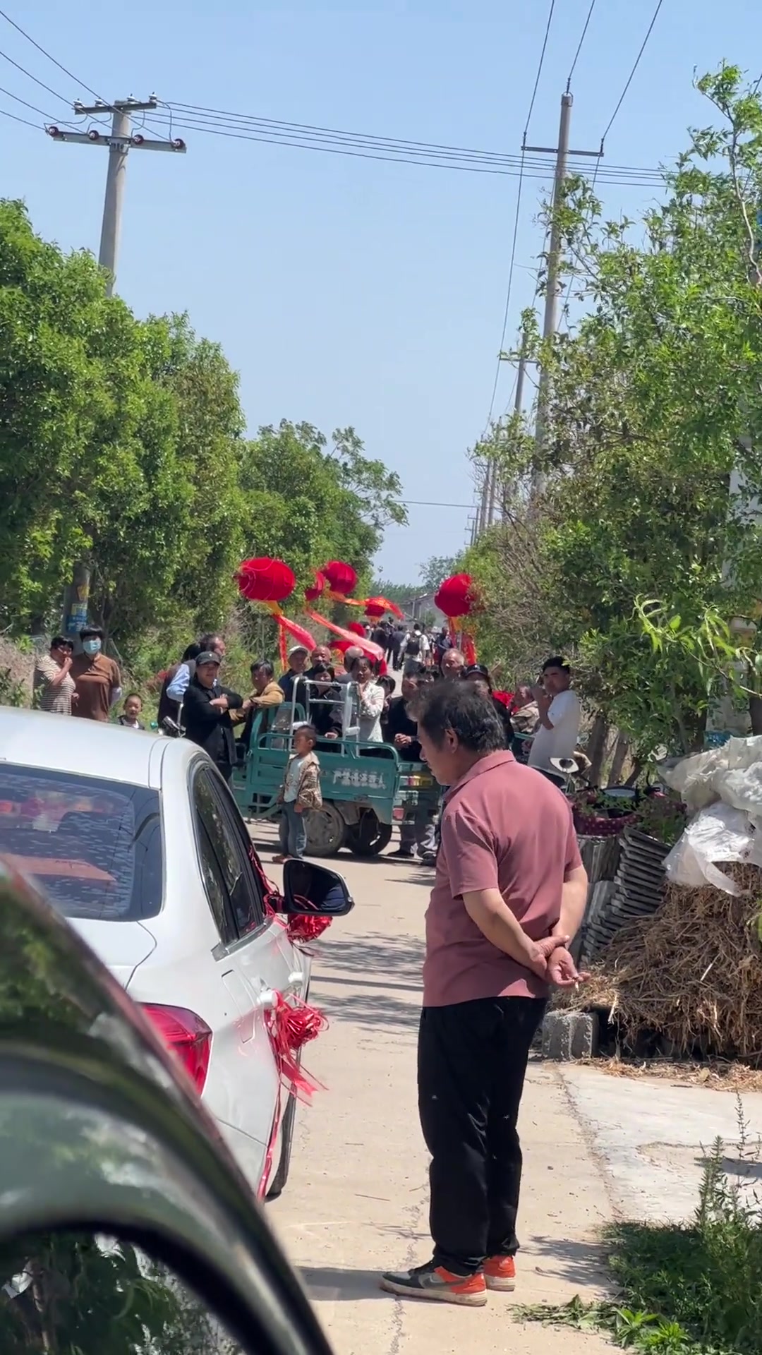 结婚那么多随队的，都是看热闹的