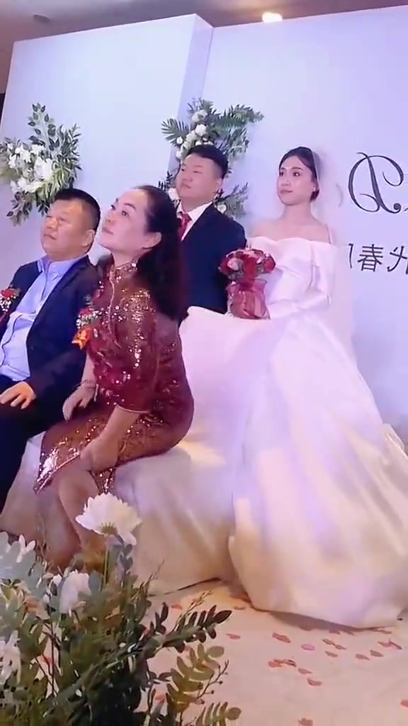 这老娘们一看就不好惹