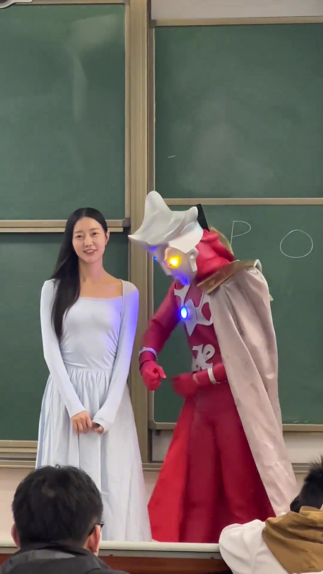 穿这种衣服，得有极强的克制力！
