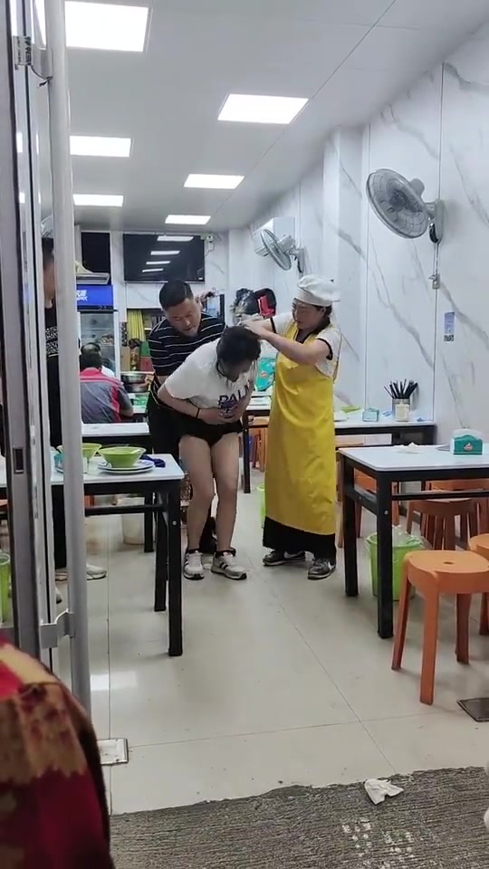 这个时候了，还顾得上做发型！