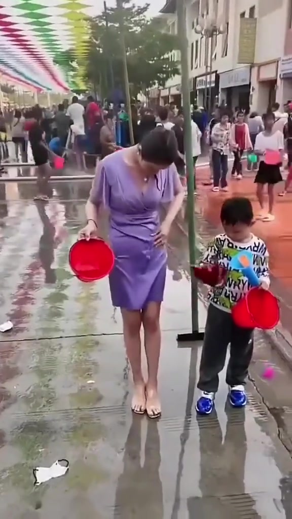 泼水比太上老君照妖镜都好使
