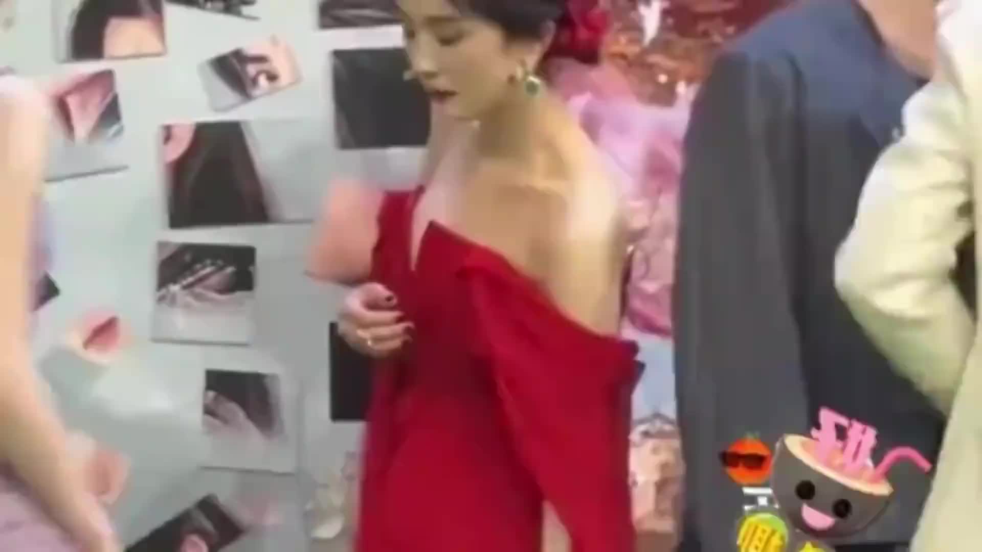谁会不想牵杨幂呢！