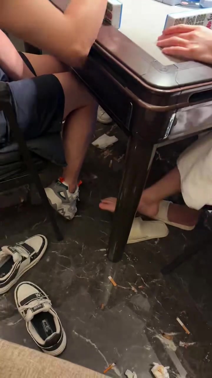 这是在暗示要打什么牌吗