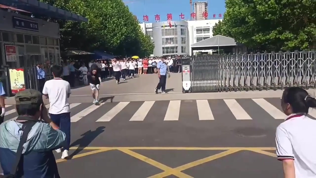 这学生是武校出来的吗！！