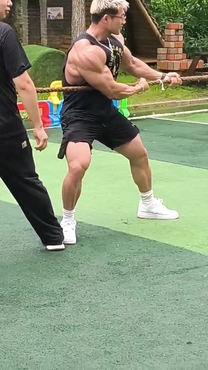 幼儿园父亲节活动拔河比赛！！