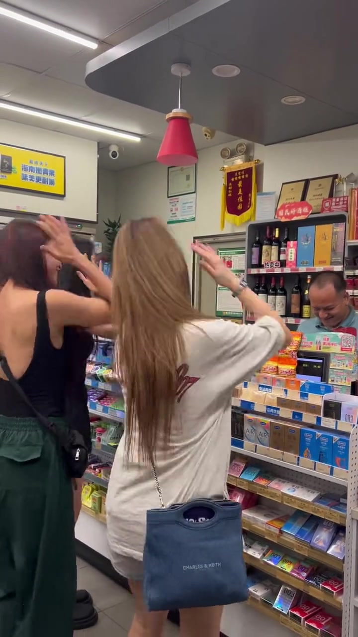 祝她们三个小姐姐都早日秃顶吧...