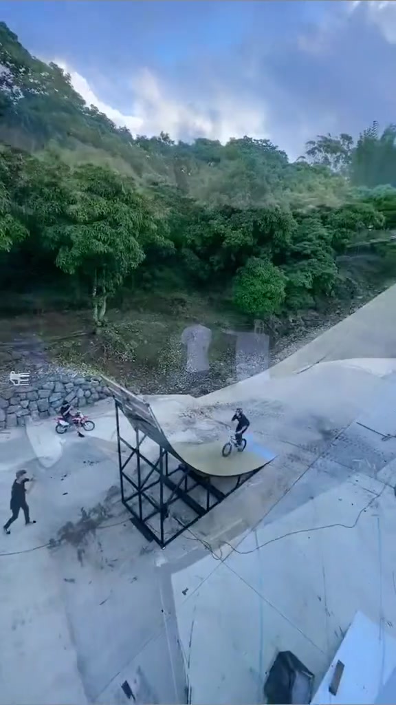 在空中把双手松开这一刹那，才是灵魂所在！