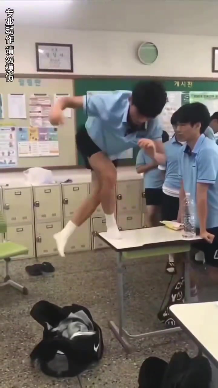 身轻如燕，这孩子没练武术可惜了