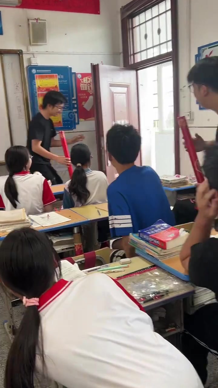 孩子们，你们是要送别老师还是送走老师啊！