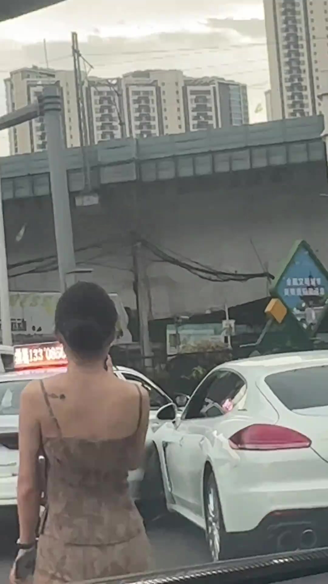小仙女的保时捷，车美人更美
