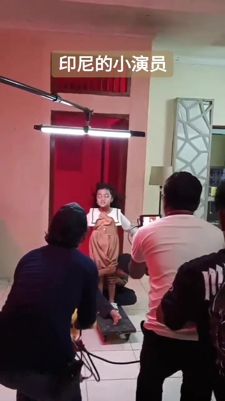 演员不论年纪大小，都很敬业