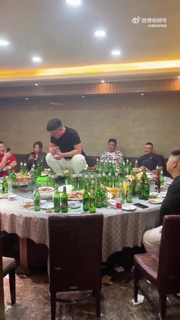 我敢说，下面坐着的没一个把他当人