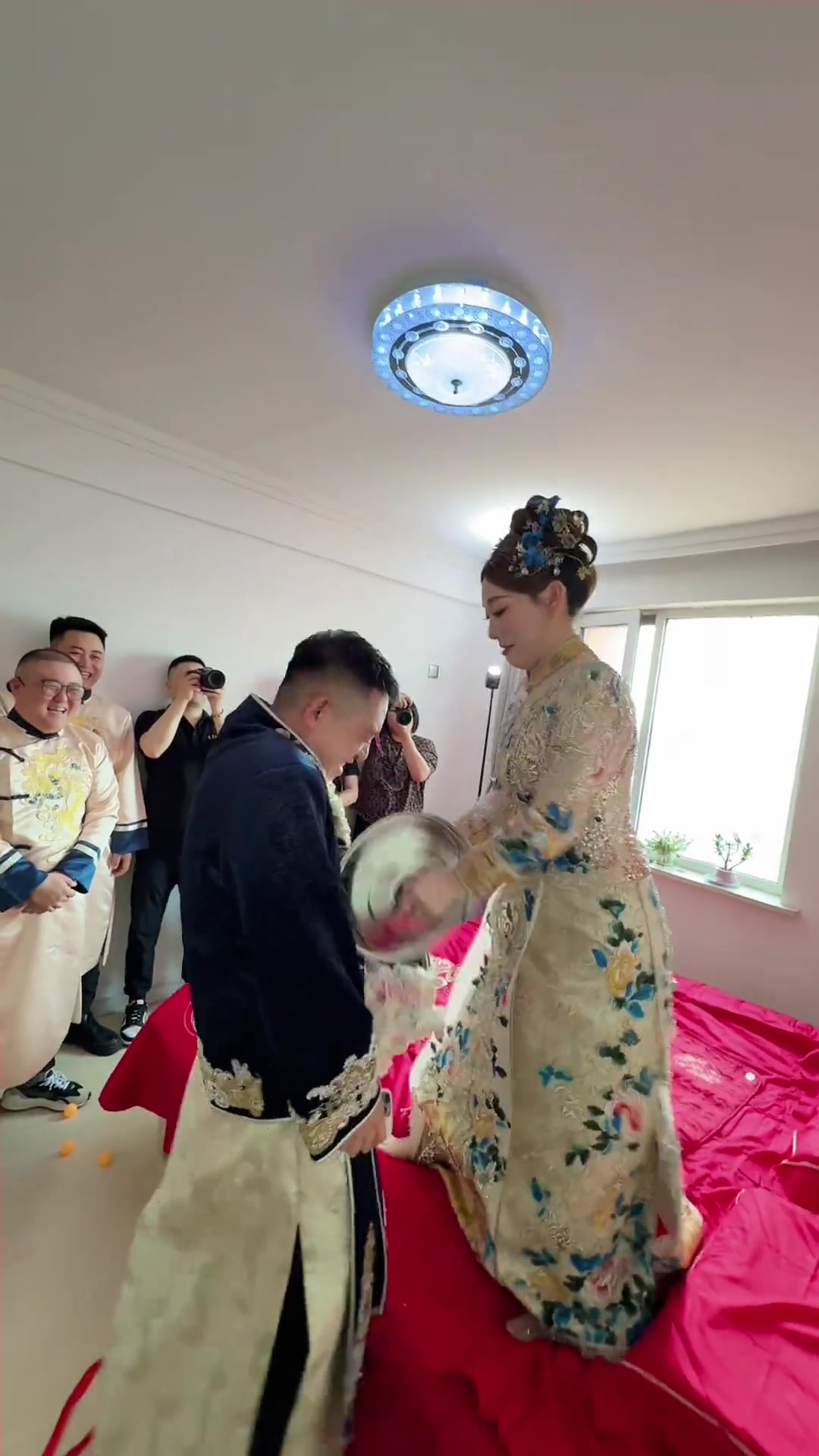 新娘眼里都是胜负，没有一丝手下留情！！