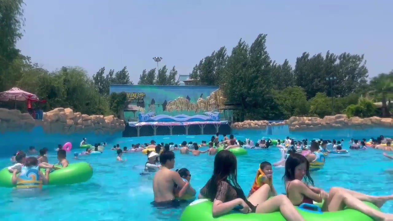 小伙是假装害怕实则暗自窃喜啊！！