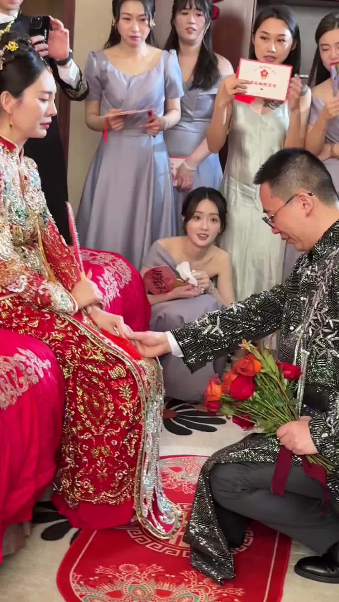 新娘但凡再多说一句，这伴娘估计都要感动哭了