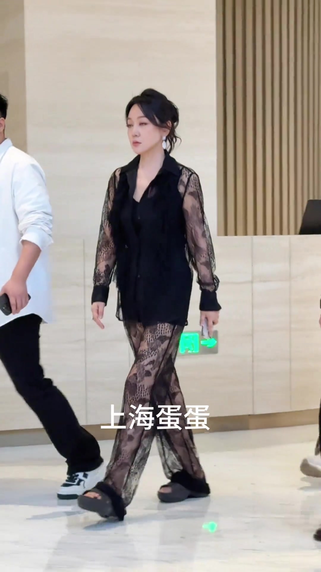 闫妮要是不说话，整个人都不一样