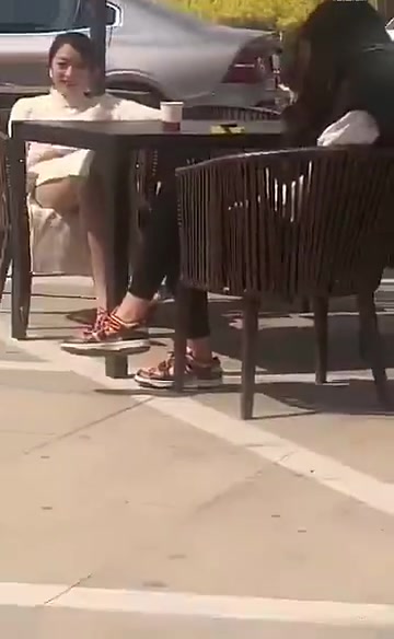 被你偷怕的女生还跟你打招呼呢！！